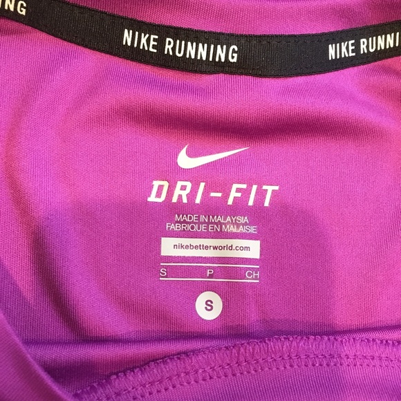 NWOT magenta Nike dri fit women’s tee! - Picture 3 of 4